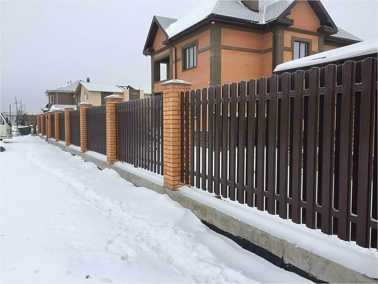 Забор из штакетника 95м фото1 в Саратове