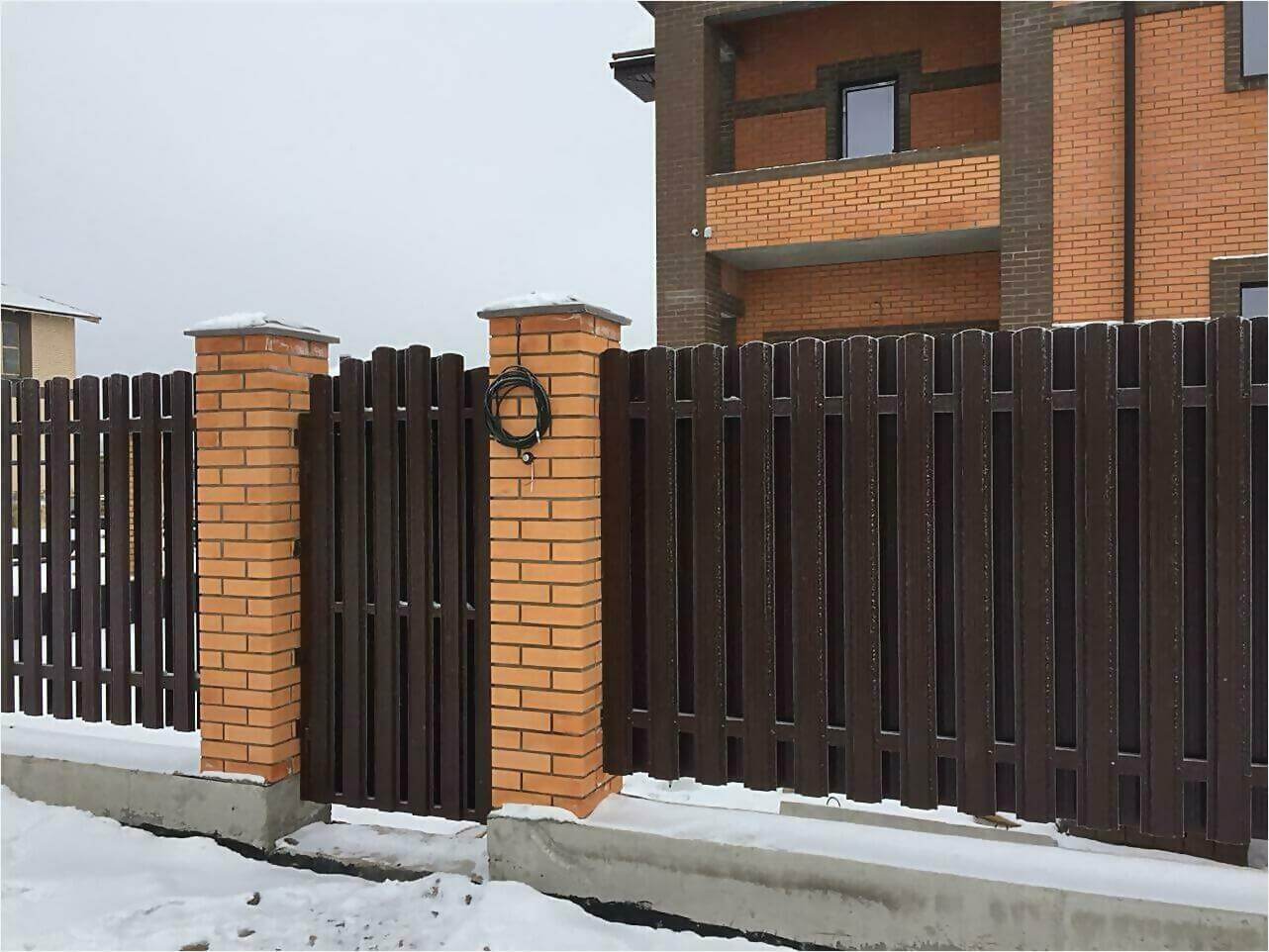 Забор из штакетника 95м фото2 в Саратове
