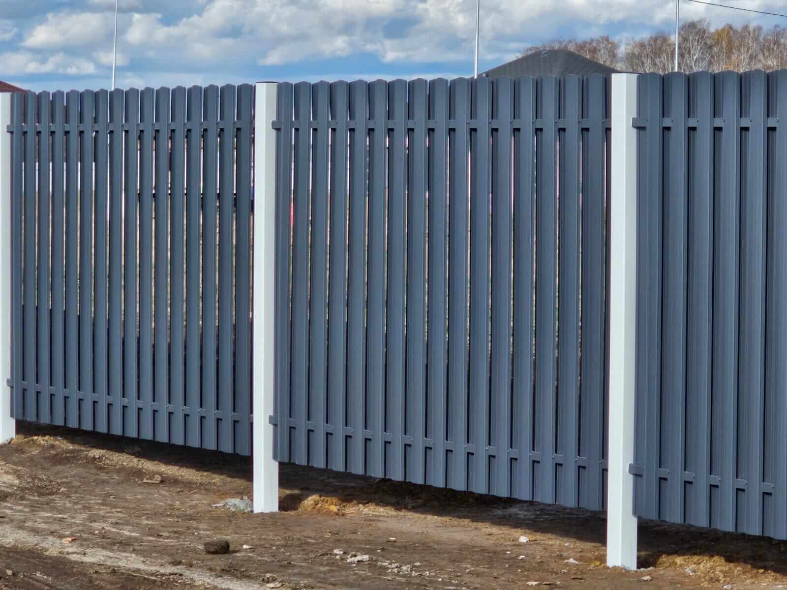 Забор из евроштакетника 234м RAL7024/7024 Серый Графит двусторонний фото 1 в Саратове