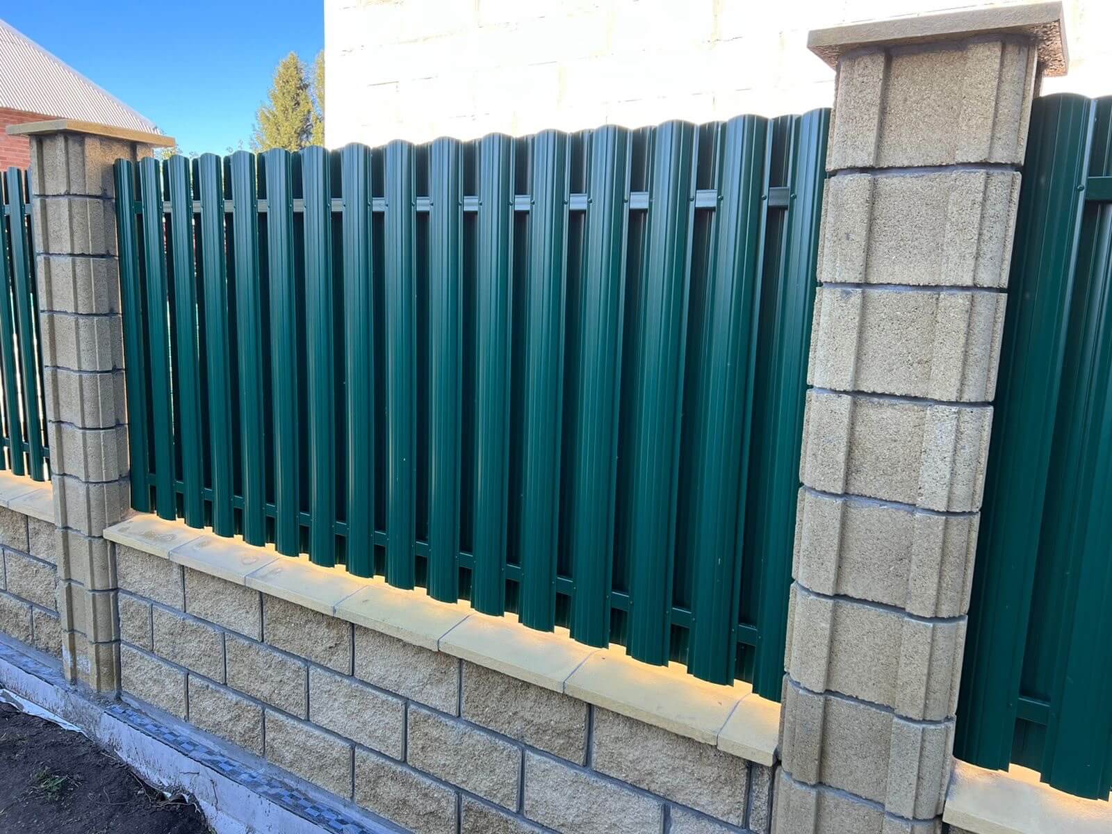 Забор из евроштакетника 22м RAL6005/6005 Зеленый Мох двусторонний фото 6 в Саратове