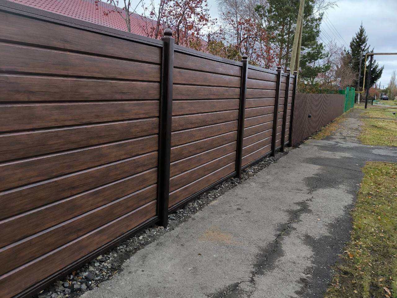 Забор из металлосайдинга Евро-Брус 46м Античное Дерево Принтек фото 1 в Саратове