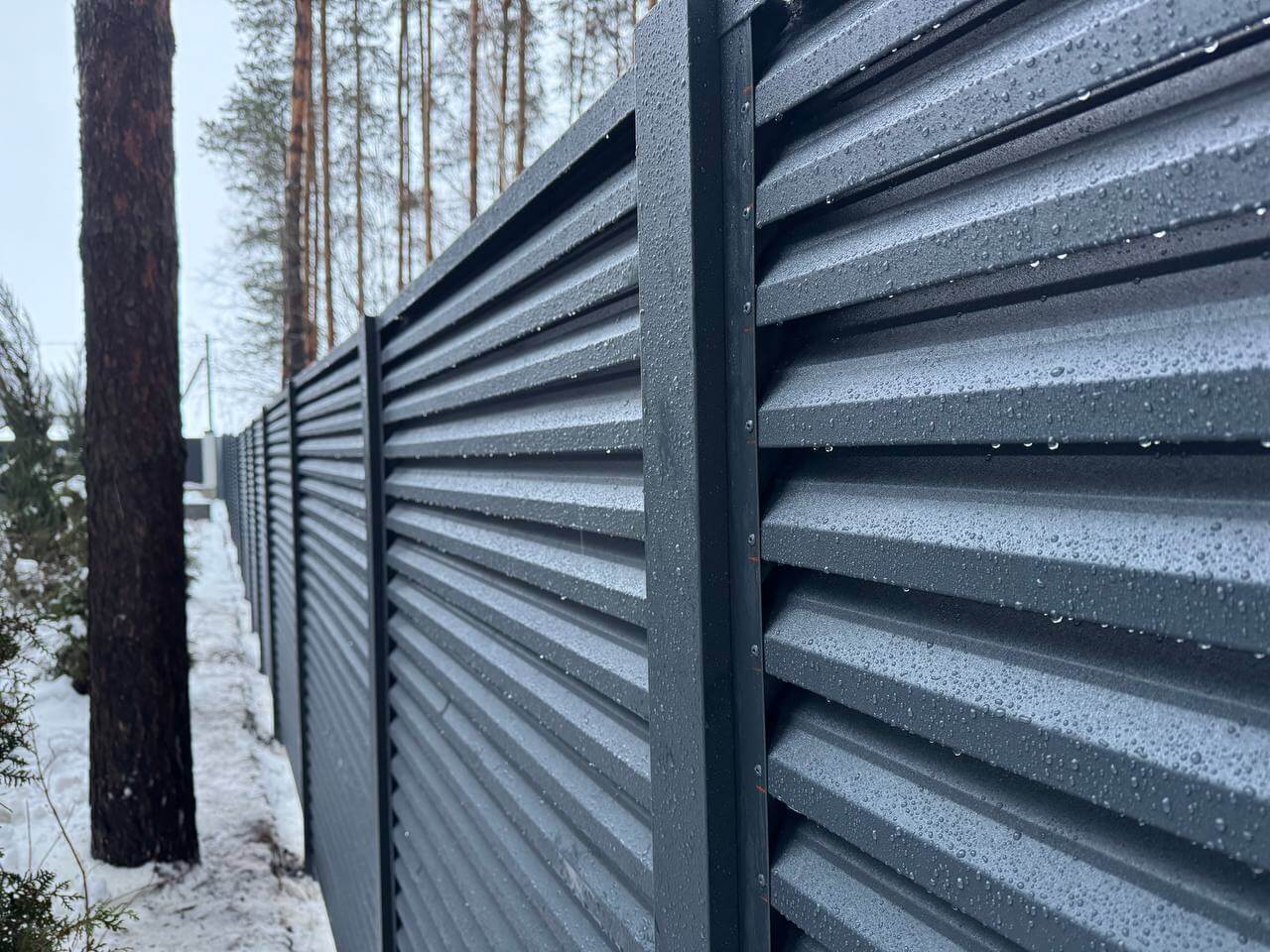 Забор-жалюзи из ламелей ЭКО-Z-US 54м RAL7024/7024 Серый Графит двусторонний МАТТЕ фото 1 в Саратове