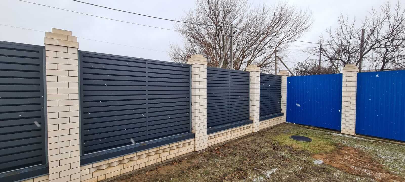 Забор-жалюзи из ламелей Хай-Тек 23м RAL7024/7024 Серый Графит двусторонний МАТТЕ фото 6 в Саратове