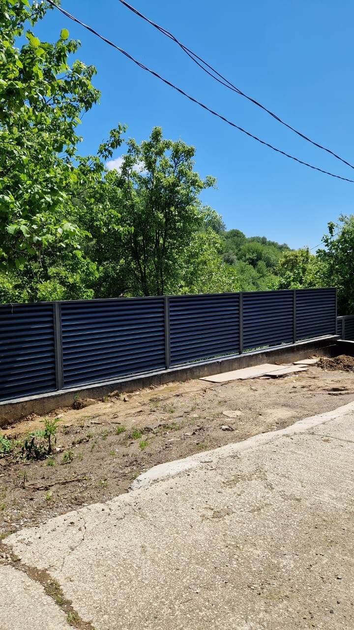 Забор-жалюзи из ламелей еврожалюзи 23м RAL7024/7024 Серый Графит двусторонний МАТТЕ фото 2 в Саратове