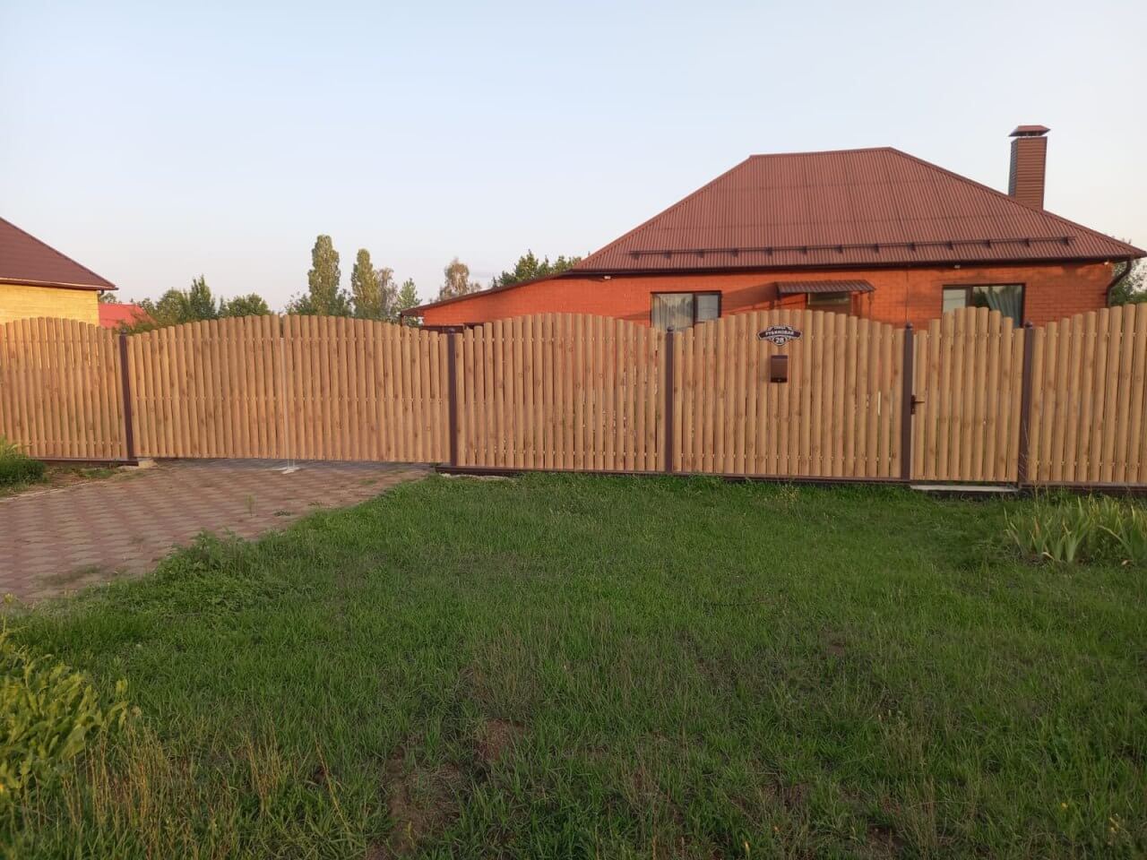 Забор из евроштакетника 24м Клен Светлый SteelArt фото 3 в Саратове