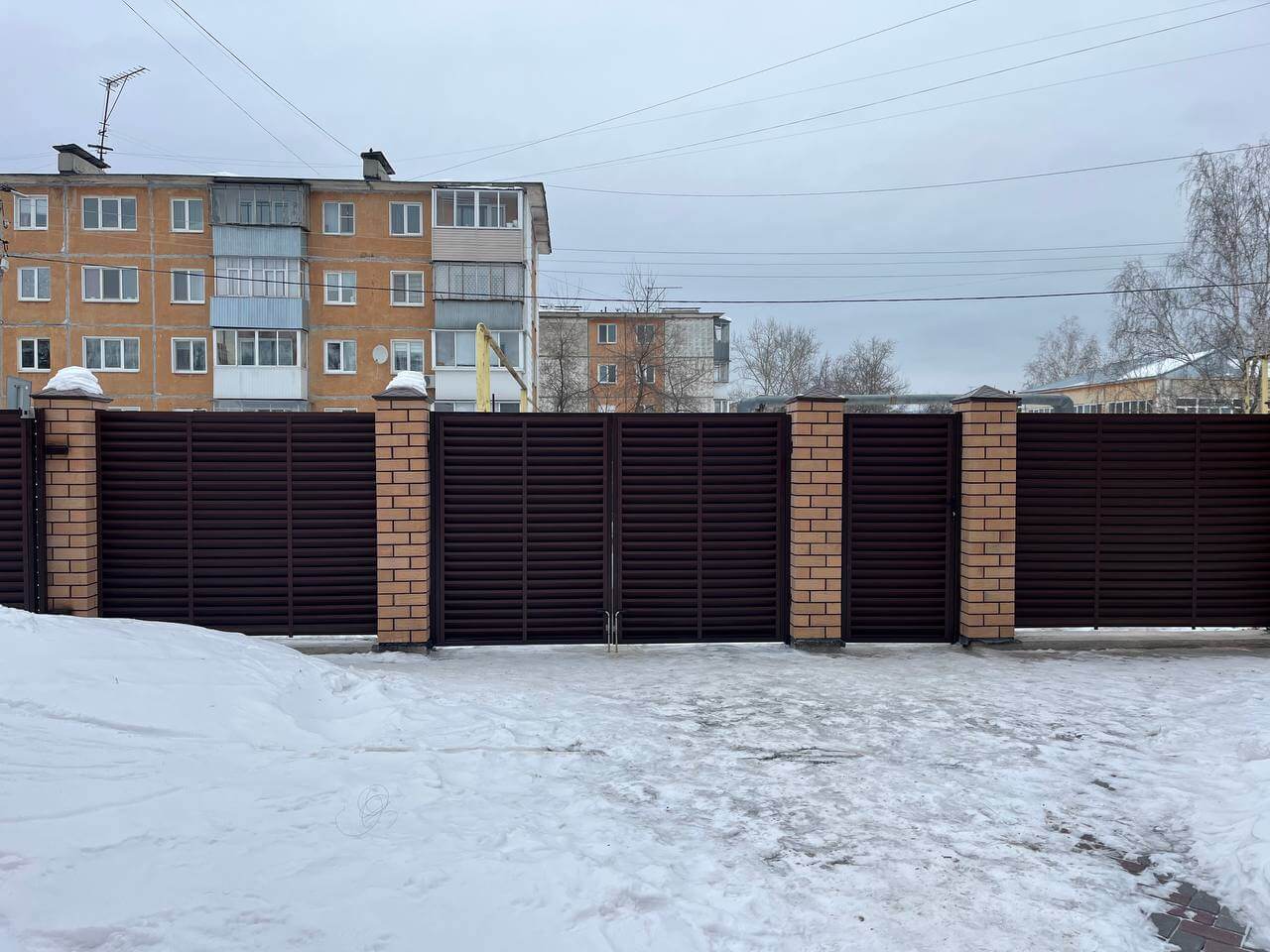 Забор-жалюзи из ламелей ЭКО-Z 87м RAL8017/8017 Шоколад двусторонний МАТТЕ фото 1 в Саратове
