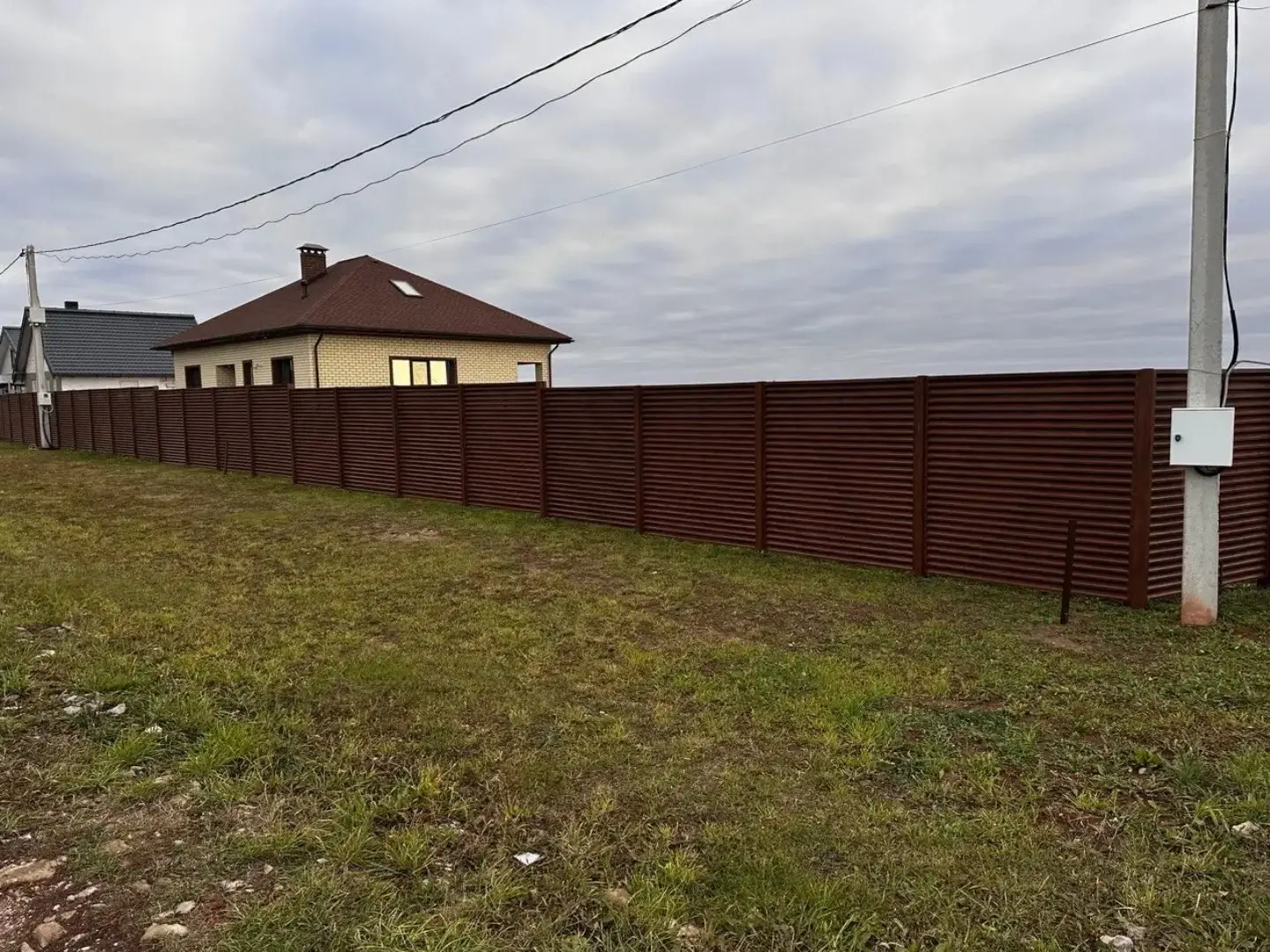Забор-жалюзи из ламелей ЭКО-Z 58м Темный Дуб 3D Принтек фото 2 в Саратове