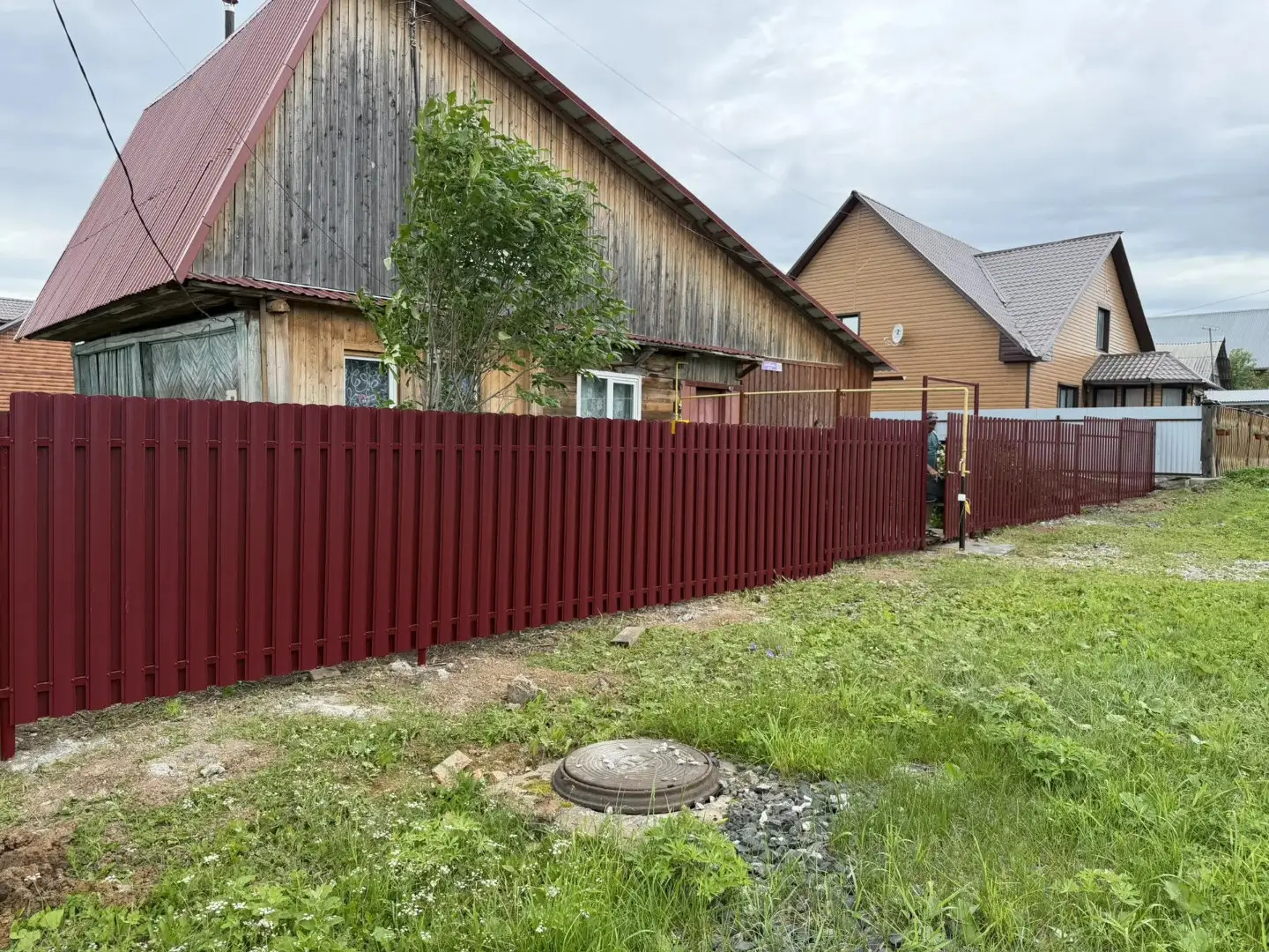 Забор из евроштакетника 24м RAL3005/3005 Красное Вино двусторонний фото 3 в Саратове
