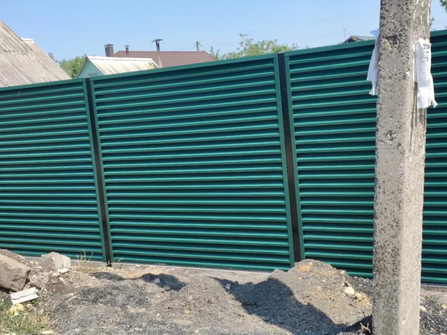 Забор-жалюзи из ламелей ЭКО-Z 24м RAL6005 Зеленый Мох фото 1 в Саратове