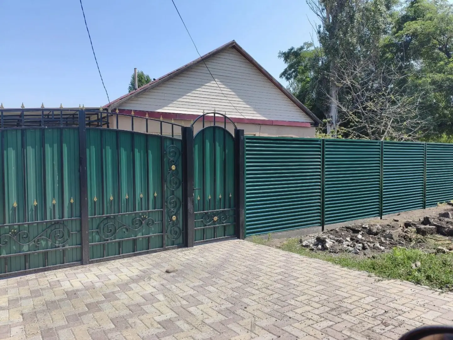 Забор-жалюзи из ламелей ЭКО-Z 24м RAL6005 Зеленый Мох в Саратове