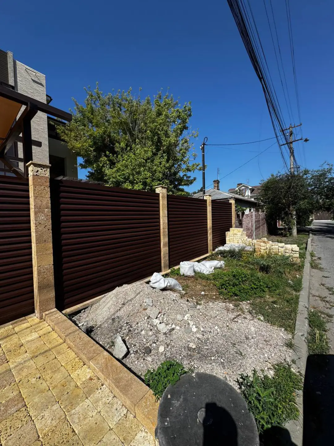 Забор-жалюзи из ламелей Реснички 12м RAL8017 Шоколад МАТТЕ фото 5 в Саратове